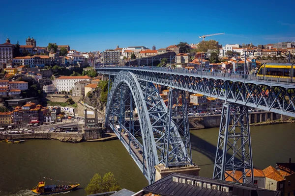 Dom Luis I Bridge and view of Porto old town — Stock Photo, Image