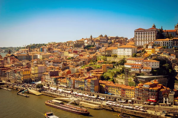Malebný pohled na staré město Porto a řeky Douro — Stock fotografie