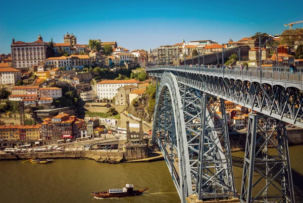 Dom Luis I Bridge and view of Porto old town — Stock Photo, Image