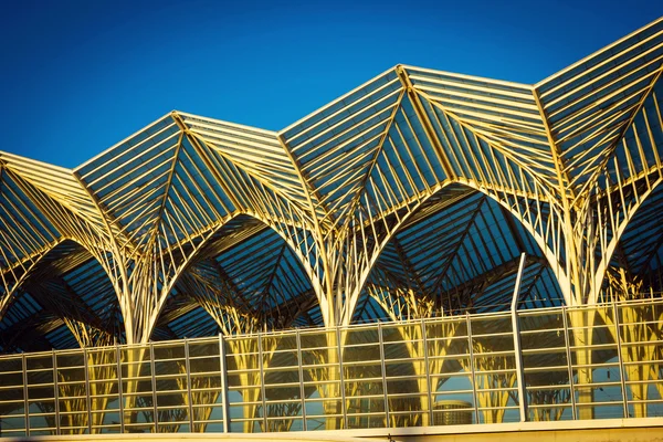 Abstract architectuur van Oriente Station in Lissabon, Portugal — Stockfoto