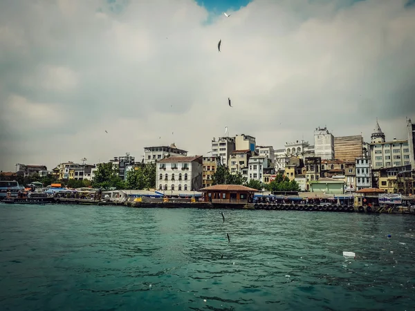 Vista panorâmica de Istambul da ponte de Galata — Fotografia de Stock