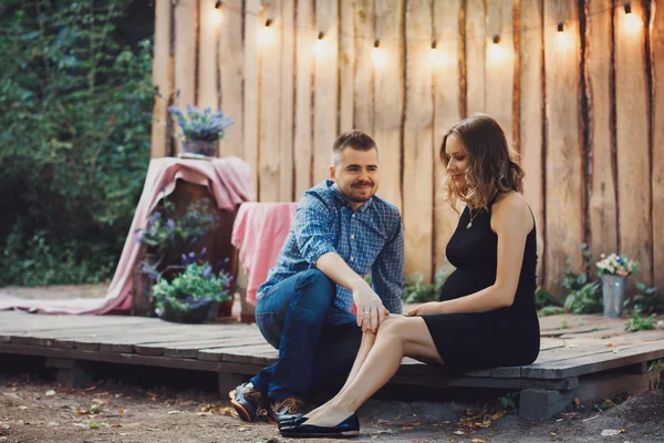 Man and pregnant woman — Stock Photo, Image