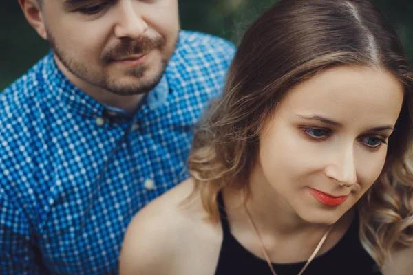 Retrato de una pareja joven — Foto de Stock