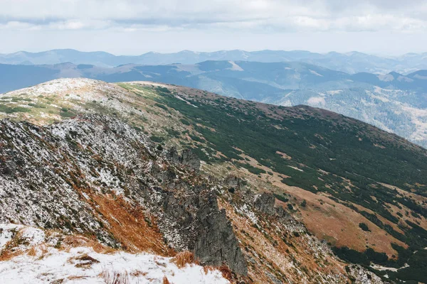 카르파티아인들의 아름다운 눈덮인 — 스톡 사진