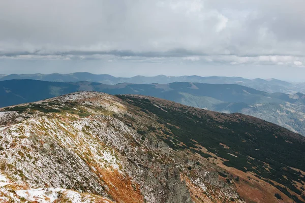 Krásné Zasněžené Hory Karpat — Stock fotografie
