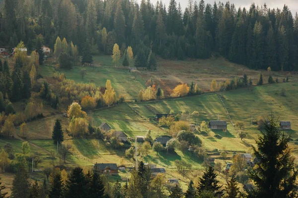 Живописный Горный Пейзаж Деревянными Домами Долине — стоковое фото