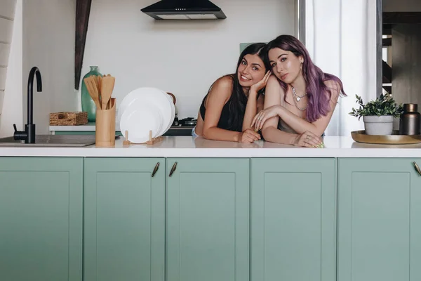 Pasangan Lesbian Lgbt Dapur — Stok Foto