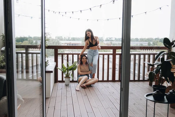 Lgbt Lesbian Couple Hugging Balcony — Stock Photo, Image