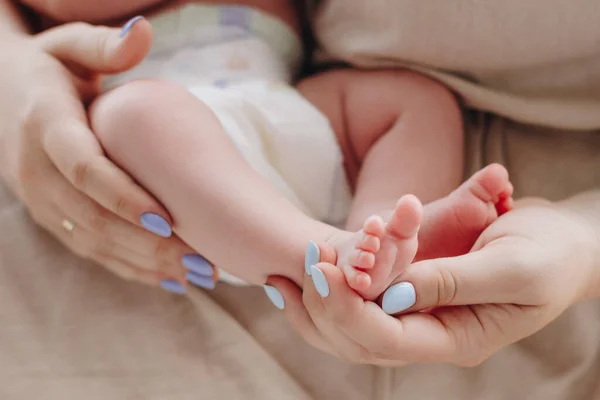 Mother Holding Baby Feet Her Hands — Stock Photo, Image