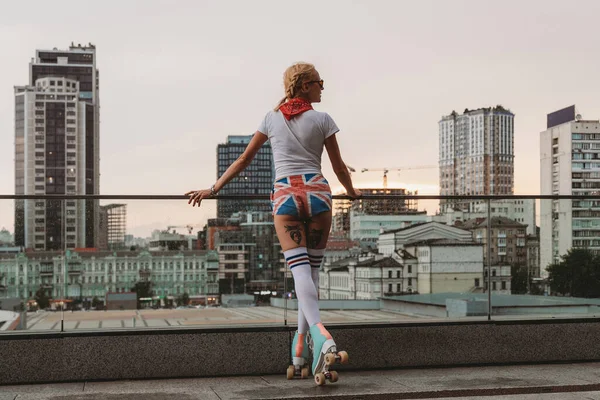 Stylish Young Woman Vintage Roller Skates City — Stock Photo, Image