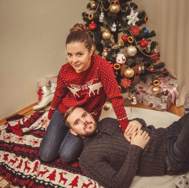 romantik Noel çift evde