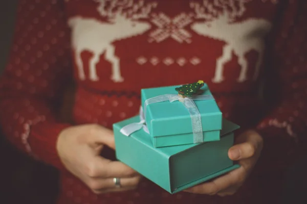 Woman holding Christmas gifts Royalty Free Stock Photos