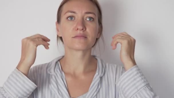 A close-up of a womans face of 35 years in the morning without makeup — Stock Video