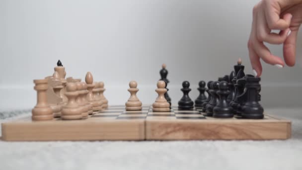 Een close-up van het schaakbord — Stockvideo