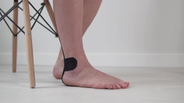 A woman does an exercise to develop a foot, close-up of the foot — Stock Video