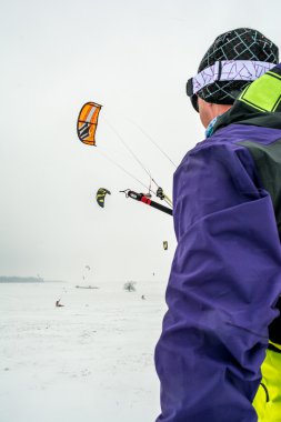 Adam uçurtma Kayak