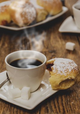 Reçelli ekmekli kek