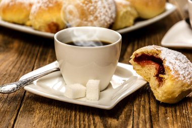 Reçelli ekmekli kek