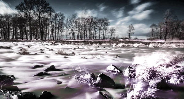 Río paisaje infrarrojo — Foto de Stock