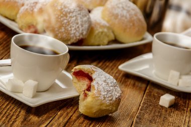 Reçelli ekmekli kek