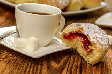 Reçelli ekmekli kek