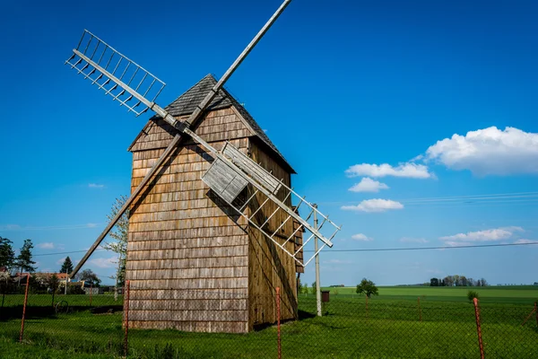 Eski ahşap fırıldak