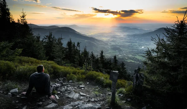 Mensch und Sonnenuntergang — Stockfoto