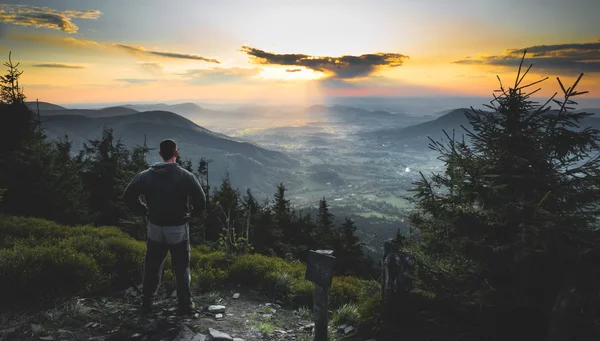 Man and sunset — Stock Photo, Image