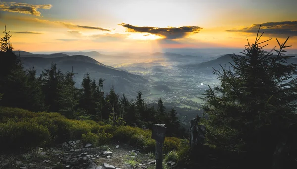 Pôr do sol e montanha — Fotografia de Stock