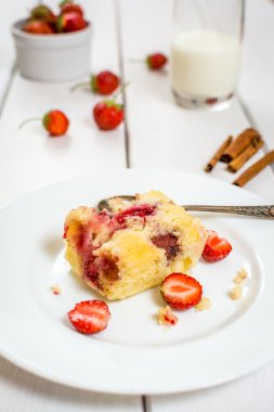 Çilek ile geleneksel pasta