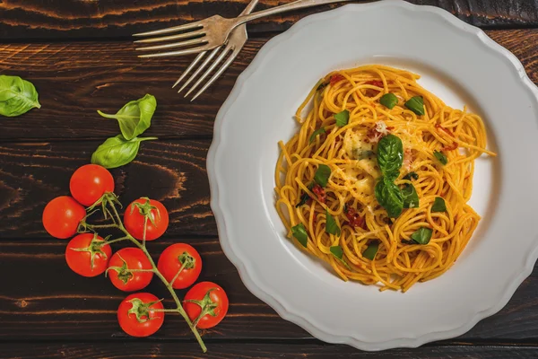 Spaghetti con salsa di pomodoro — Foto Stock