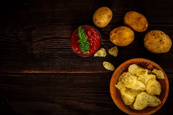 Salzige Kartoffelchips — Stockfoto