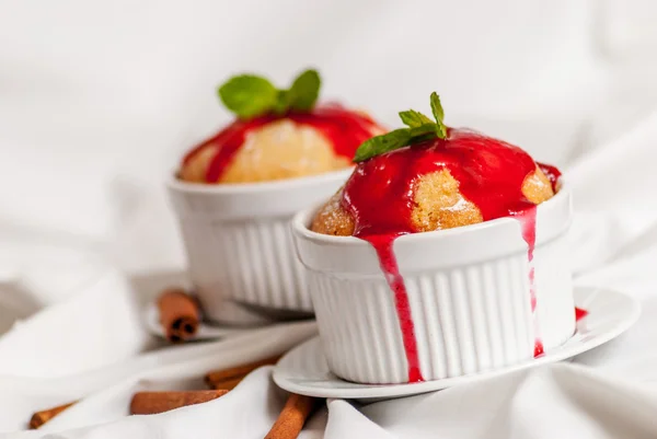 Soufflé alla vaniglia o cupcake — Foto Stock