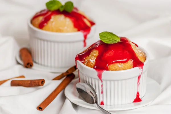 Soufflé alla vaniglia o cupcake — Foto Stock