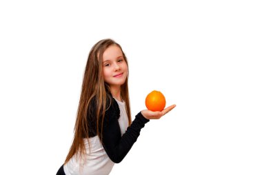 portakal ile küçük kız