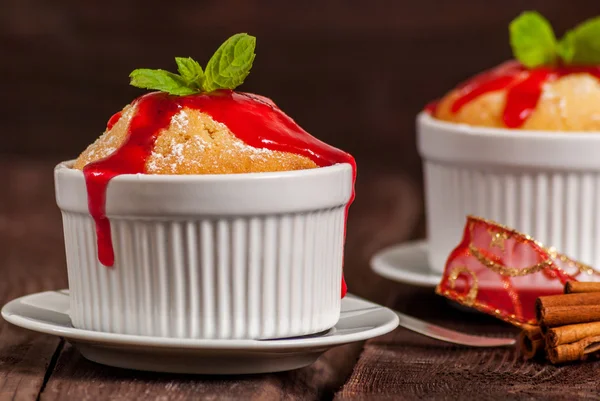Vanilj souffle eller cupcake — Stockfoto