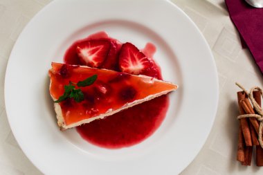 çilek cheescake