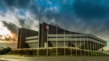 Zaman atlamalı günbatımı Cez Arena stadyumu Ostrava, Çek Cumhuriyeti
