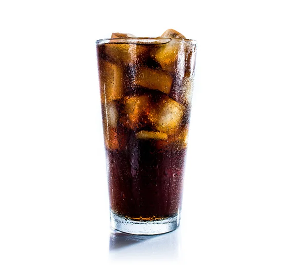 Cola med is — Stockfoto