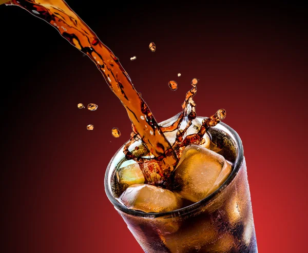 Cola mit Eis — Stockfoto