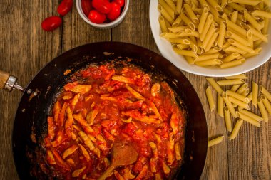 Geleneksel makarna penne