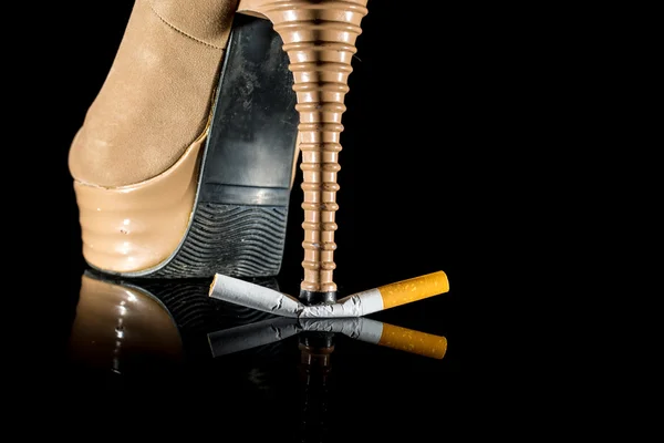 Woman break cigarette