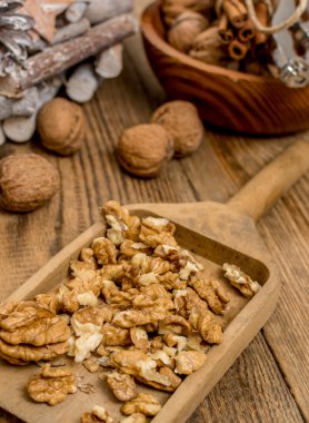 tablo üzerinde ceviz