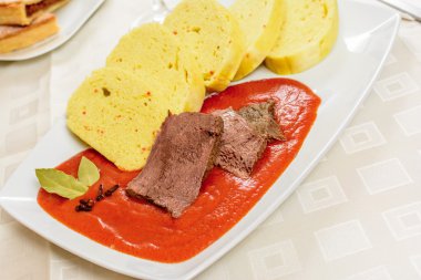 Çek domates soslu köfte