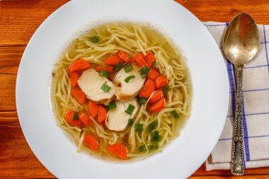 Geleneksel tavuk çorbası.