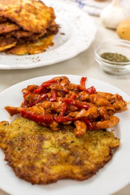 Kızarmış patates tava keki