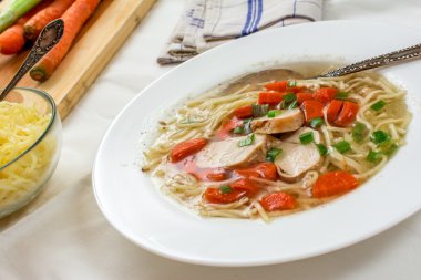 Geleneksel tavuk çorbası.