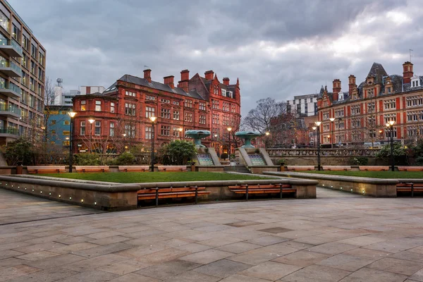 Praça da cidadeSheffield, Inglaterra — Fotografia de Stock