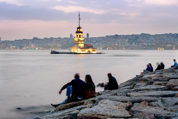 Torre da Donzela famoso marco de Istambul : — Fotografia de Stock