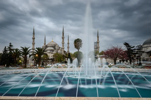 Блакитна мечеть з фонтану — стокове фото